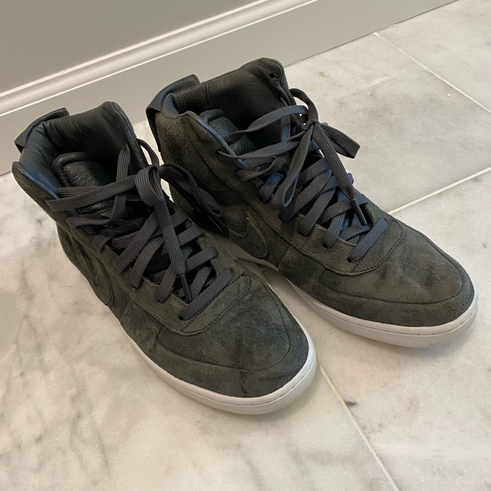 Men’s Nike sneakers